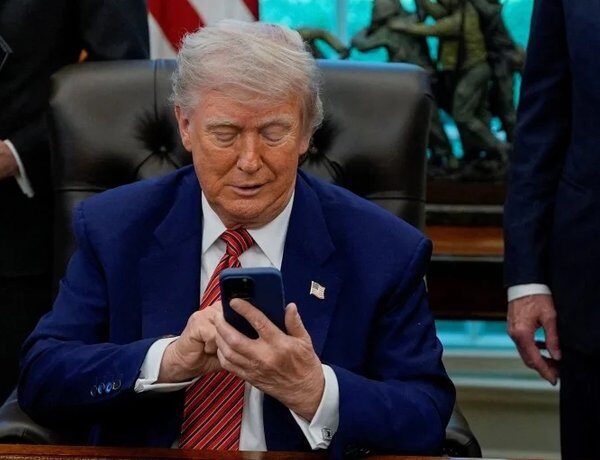 Головна 82 Смартфон Трампа: Знайдено Китайське “Золоте” Походження, Американський Міф Розвінчано