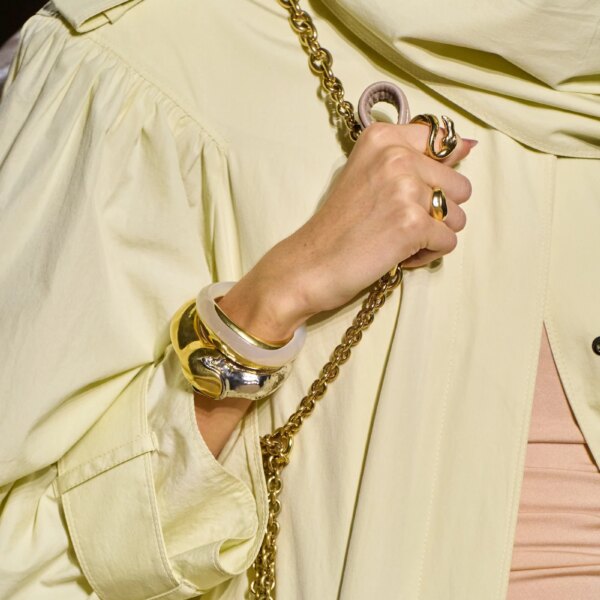 Стильні браслети з 70-х: головний тренд літа 2026