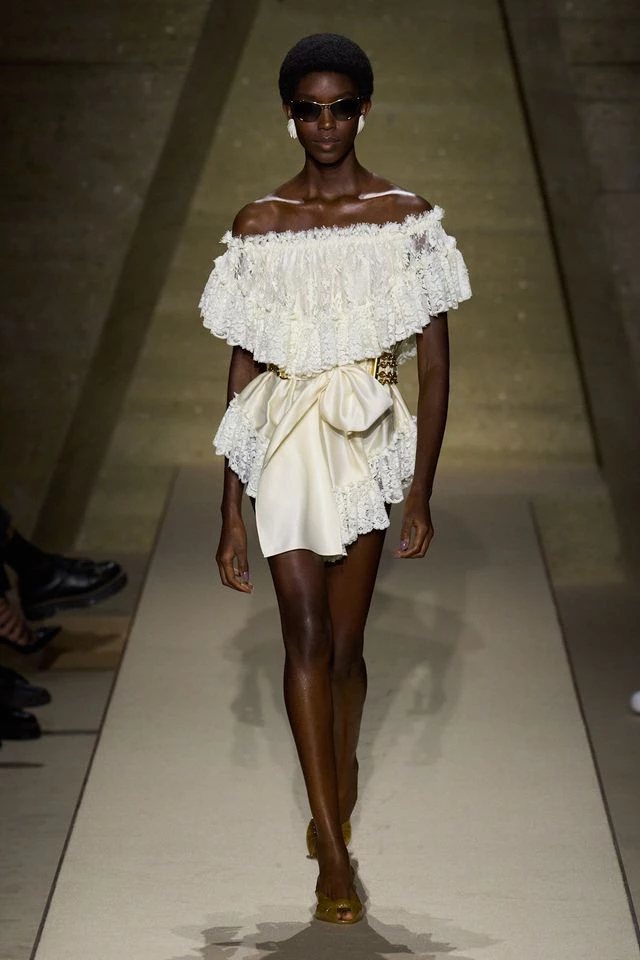 GoRunway.com 3