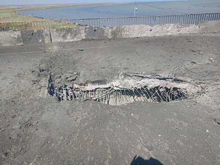 Безпілотники атакували Чонгарський міст: Росія перекрила ключовий шлях до Криму – наслідки. 7 Безпілотники атакували Чонгарський міст: Росія перекрила ключовий шлях до Криму – наслідки. 7