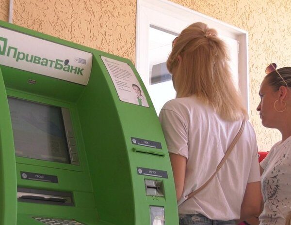 “Приватбанк” знову недоступний: банкіри розкривають причини збоїв у роботі застосунку&hellip;