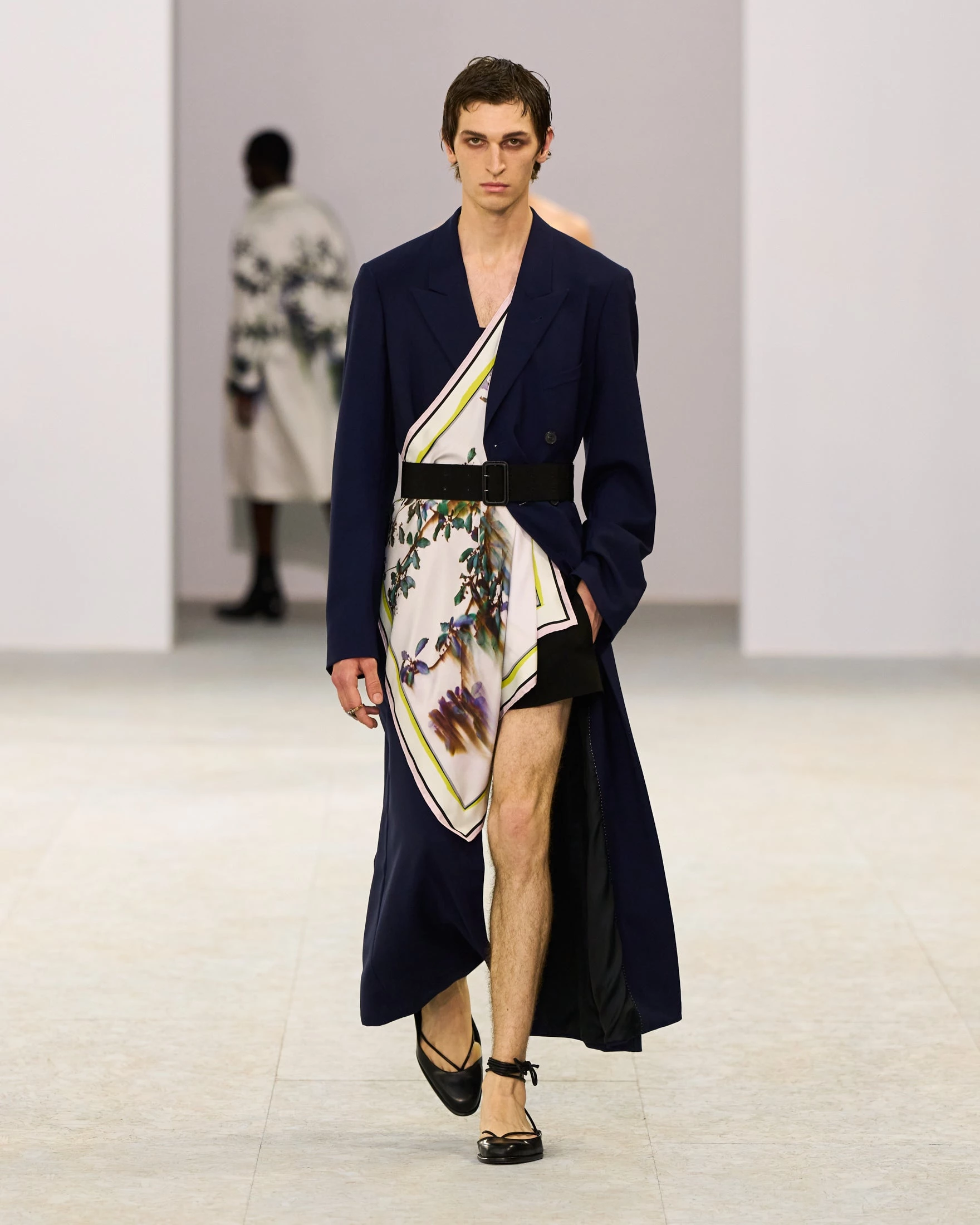 Dries Van Noten вражає: шовк, прозорість та балетки у чоловічій колекції літа 202714