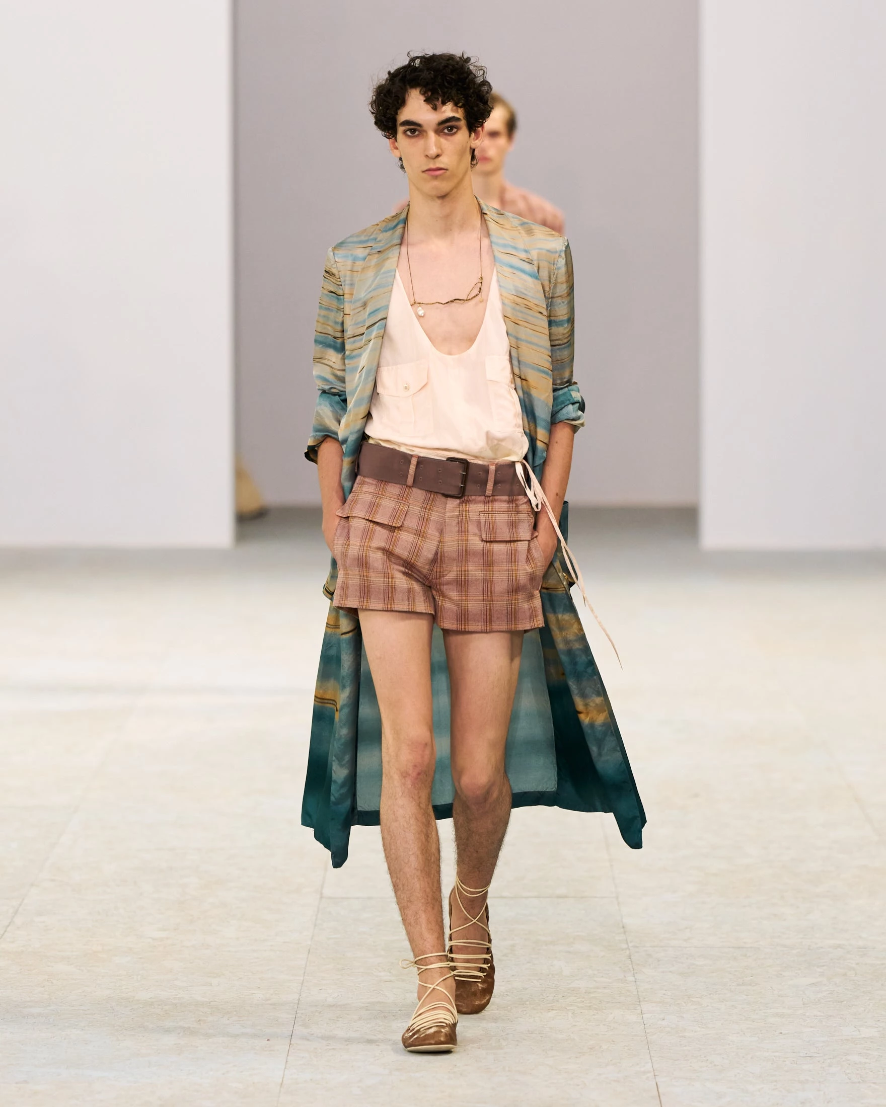 Dries Van Noten вражає: шовк, прозорість та балетки у чоловічій колекції літа 20272