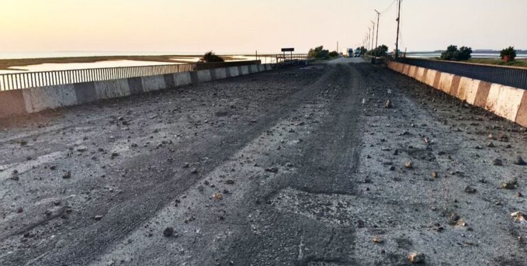 Знищено ключовий міст до Криму: деталі атаки БпЛА на Чонгар 18