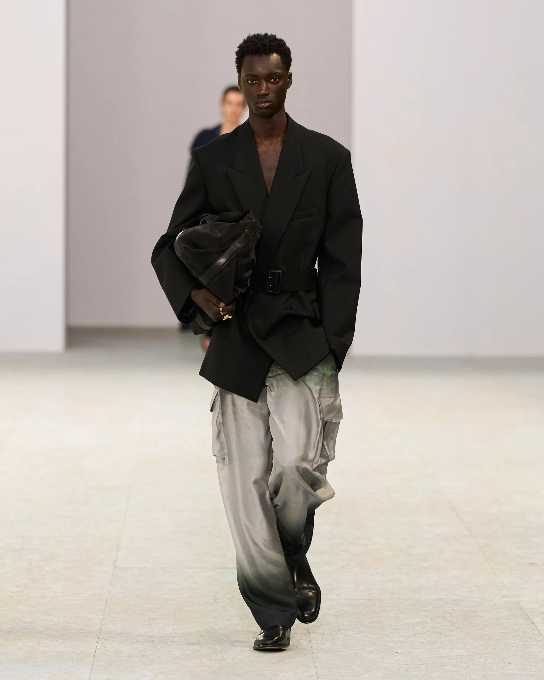 Dries Van Noten вражає: шовк, прозорість та балетки у чоловічій колекції літа 202715