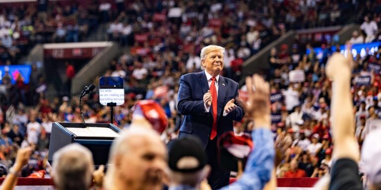 Трамп підійме кубок Чемпіонату світу, порушивши протокол ФІФА 15