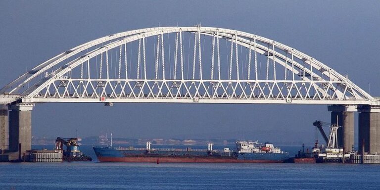 СБУ нищить ворожі кораблі та ППО: деталі спецоперації у Керчі 8