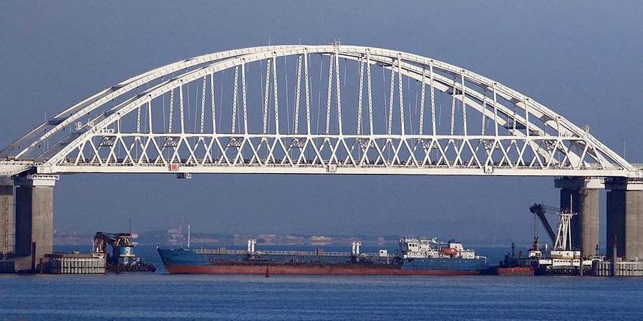 СБУ нищить ворожі кораблі та ППО: деталі спецоперації у Керчі