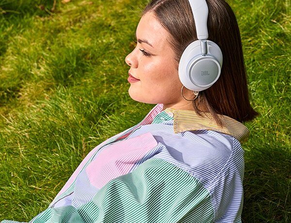 Головна 77 JBL вражають: навушники з 80-годинною автономністю вже доступні від $130
