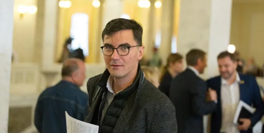Мотовиловець з "Слуги народу" орендує елітне житло втричі дешевше: розслідування Bihus.Info 4 Мотовиловець з "Слуги народу" орендує елітне житло втричі дешевше: розслідування Bihus.Info 4