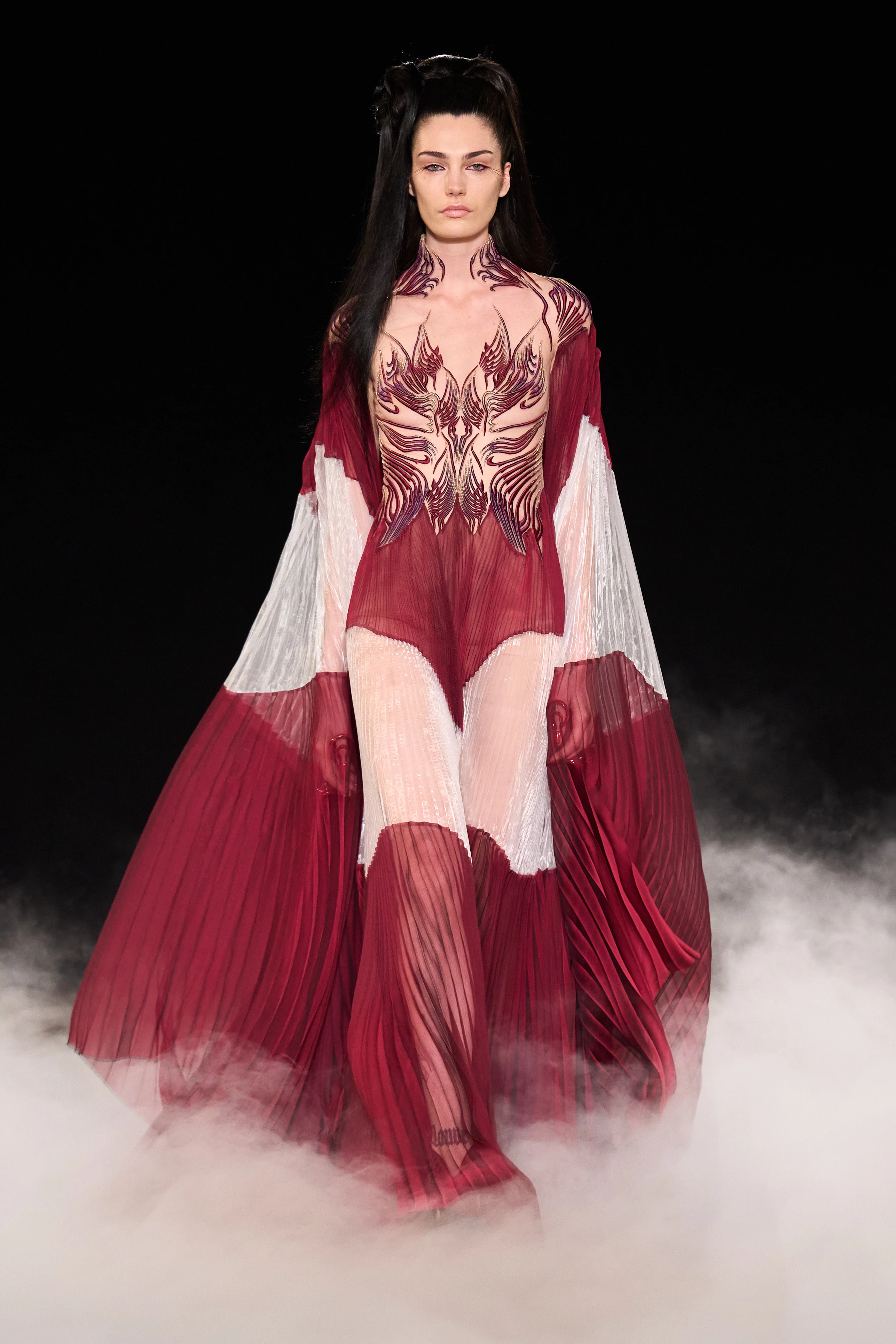 Iris Van Herpen зачаровує: відкриваємо ексклюзивну осінньо-зимову колекцію 2026/279