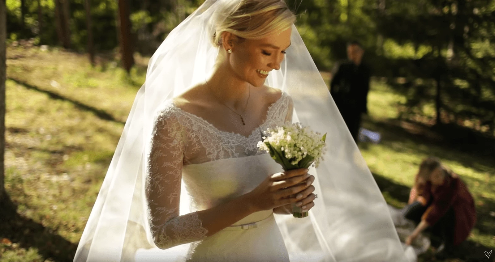 9 культових весільних суконь Dior, що вразили світ моди 18 9 культових весільних суконь Dior, що вразили світ моди8
