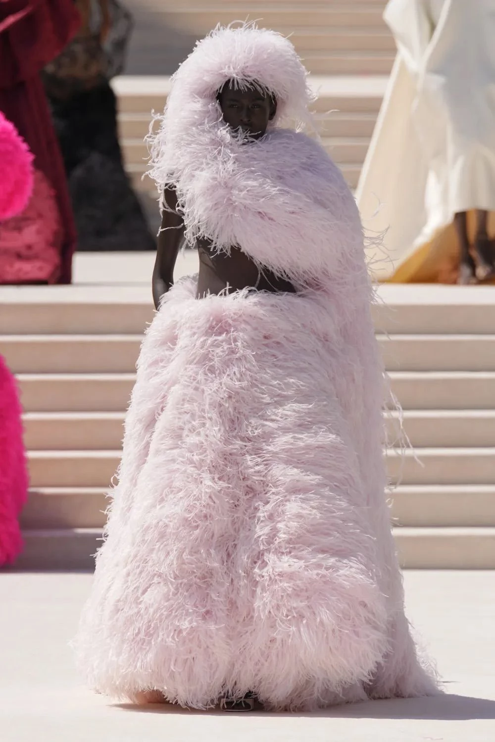Піччолі запалив Balenciaga: перша кутюрна колекція вибухнула подіумом5