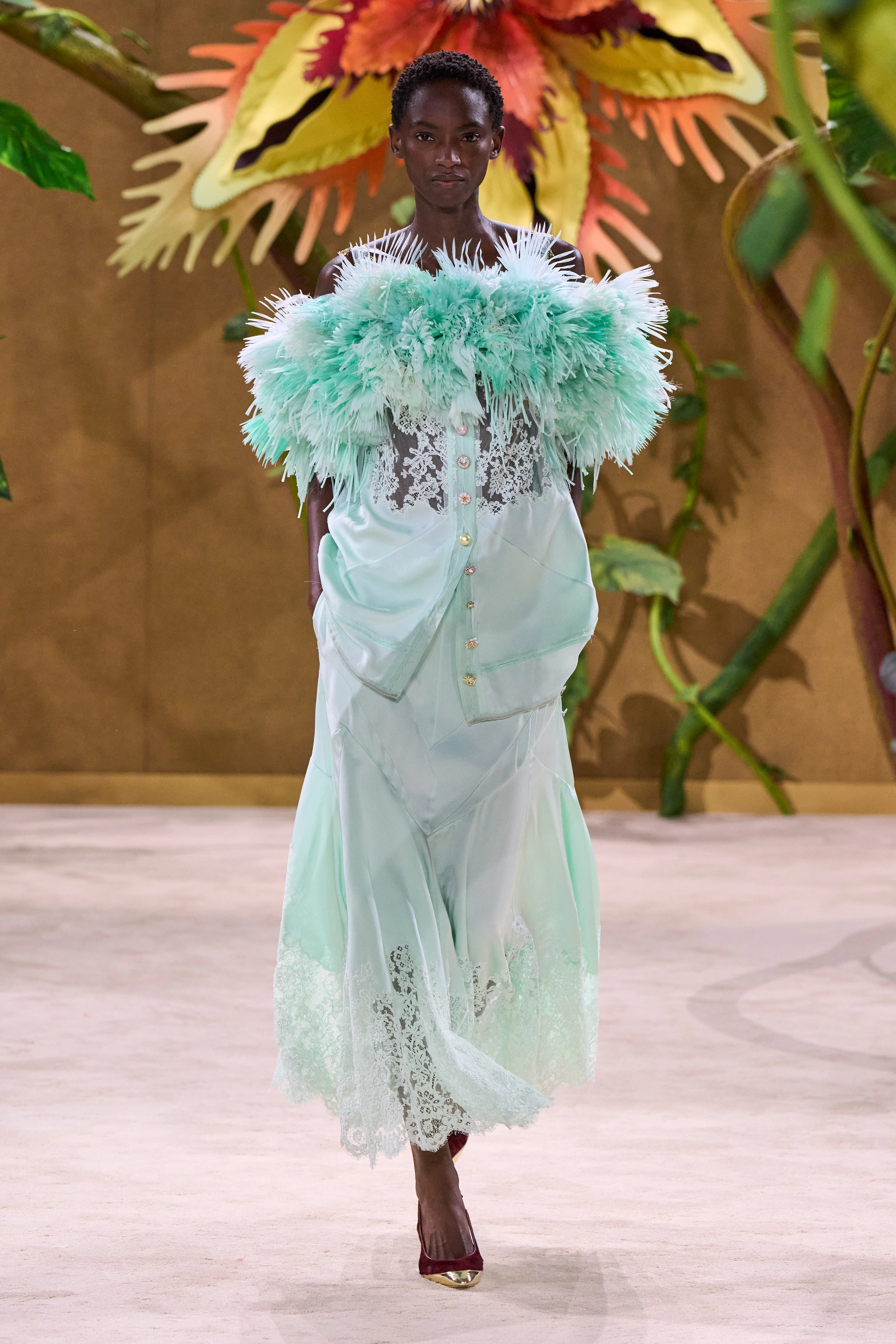 Chanel запрошує у казковий світ: ексклюзивна колекція Couture осінь-зима 2026/27 20 Chanel запрошує у казковий світ: ексклюзивна колекція Couture осінь-зима 2026/277