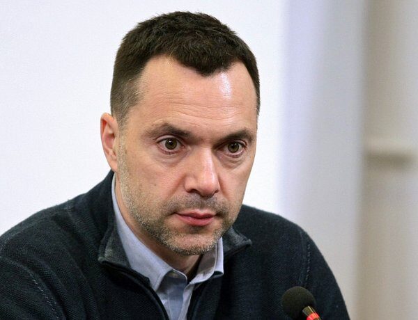 Арестович розкрив причини прогнозу про ракетні залпи РФ у 2022 році