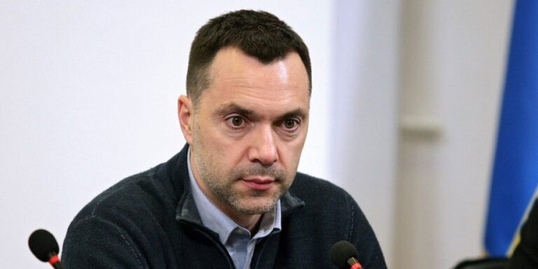 Арестович розкрив причини прогнозу про ракетні залпи РФ у 2022 році 18 Арестович розкрив причини прогнозу про ракетні залпи РФ у 2022 році 18