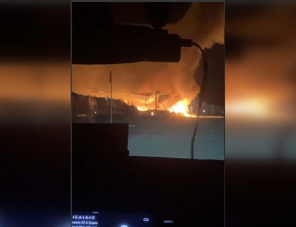 Київ під атакою: Полум’я охопило ринок «Почайна» після балістичних ударів