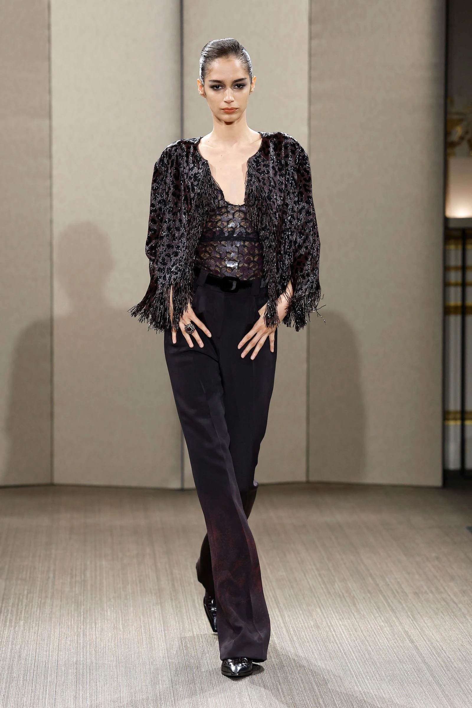 Armani Privé: втілення стриманої розкоші у новій колекції 13 Armani Privé: втілення стриманої розкоші у новій колекції1