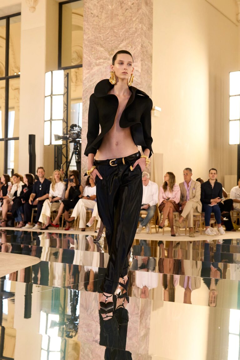 Schiaparelli: Колекція, що переосмислює моду як мистецтво 2 Schiaparelli: Колекція, що переосмислює моду як мистецтво 2