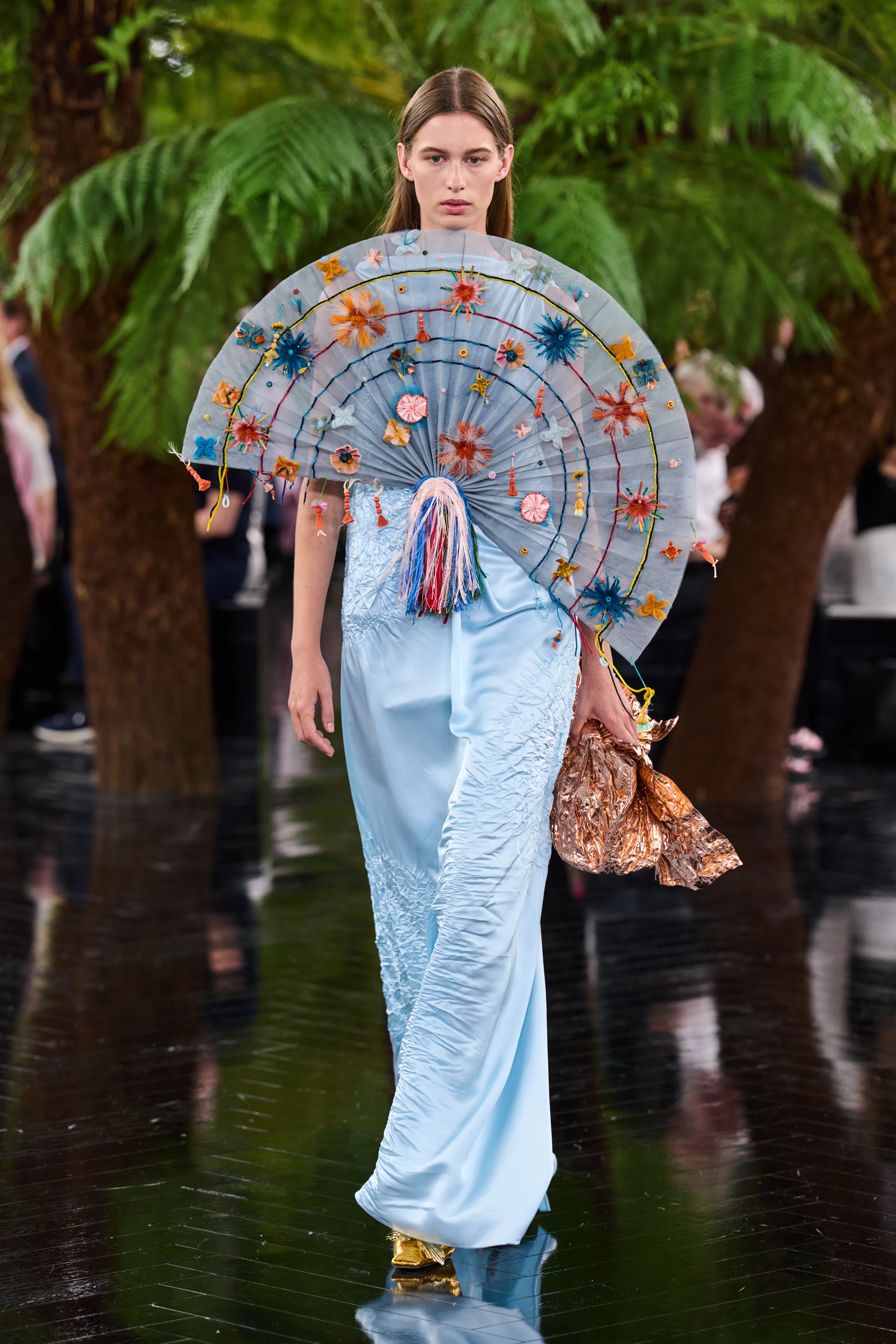 Dior Couture Осінь-Зима 2026/2027: Одяг, що оживляє природу 24 Dior Couture Осінь-Зима 2026/2027: Одяг, що оживляє природу9