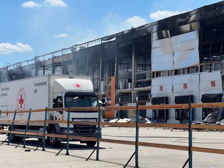 РФ вдарила по складу Червоного Хреста 2 липня: подробиці та фото наслідків 9