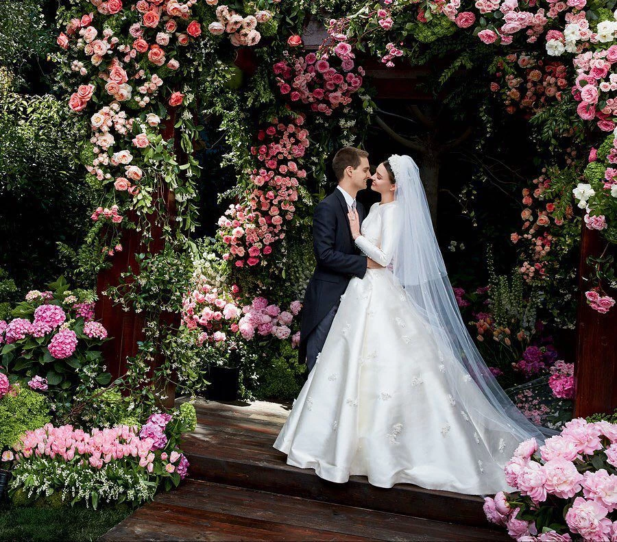 9 культових весільних суконь Dior, що вразили світ моди 17 9 культових весільних суконь Dior, що вразили світ моди7