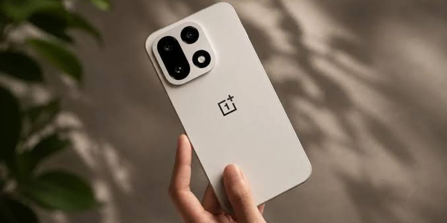 OnePlus 15 перевершив Samsung Galaxy S26: за що отримав схвальні відгуки від експертів 4 OnePlus 15 перевершив Samsung Galaxy S26: за що отримав схвальні відгуки від експертів 4