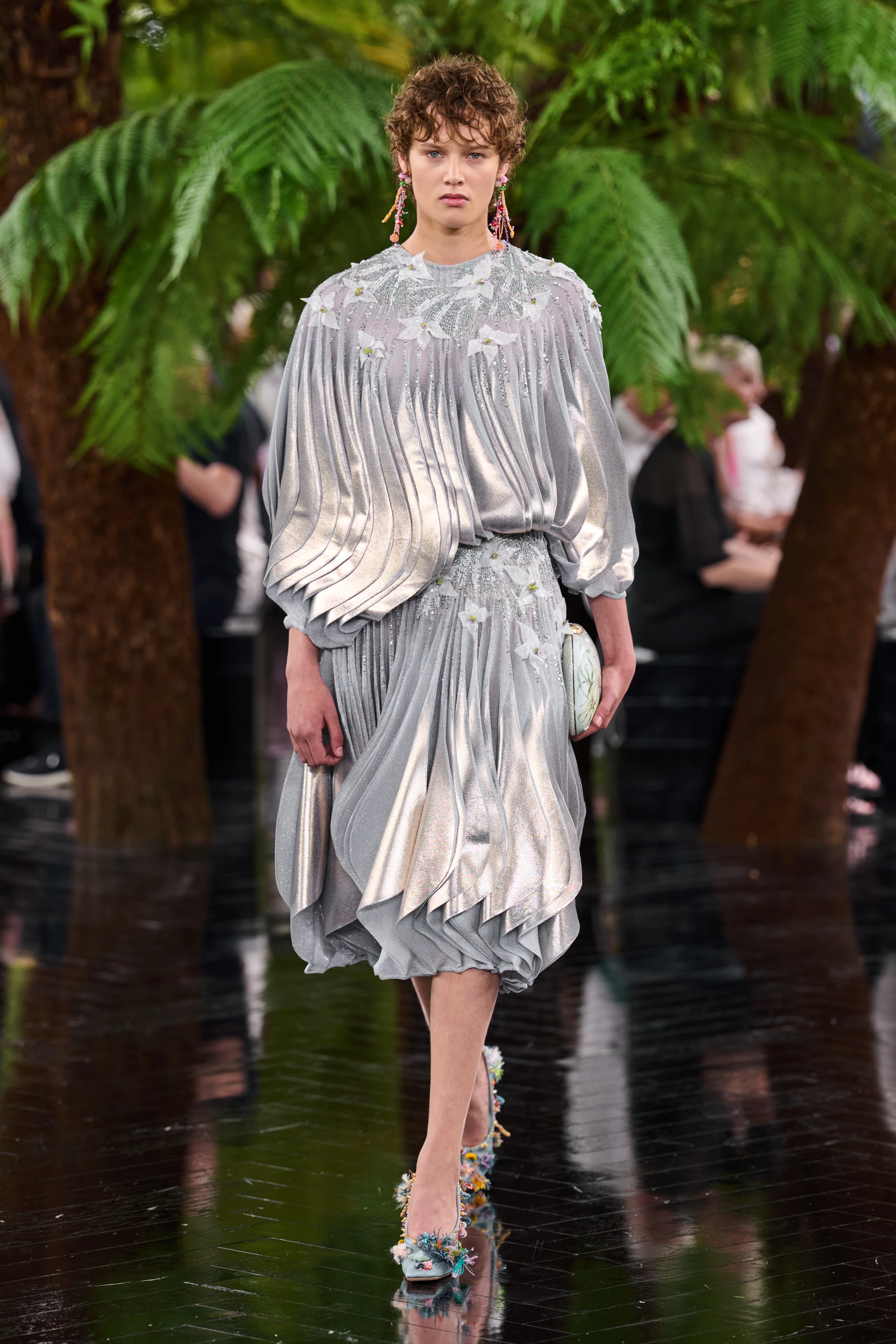 Dior Couture Осінь-Зима 2026/2027: Одяг, що оживляє природу 19 Dior Couture Осінь-Зима 2026/2027: Одяг, що оживляє природу4