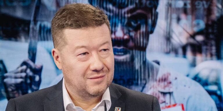 Чеські парламентарі закликають Україну поступитися територіями: скандальна заява лунає з Праги 26 Чеські парламентарі закликають Україну поступитися територіями: скандальна заява лунає з Праги 26