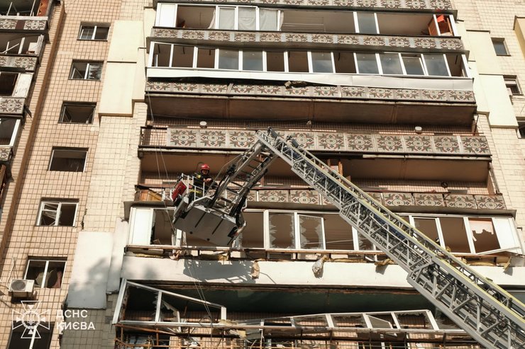 Київ під ударом: наслідки ракетної атаки балістикою 10 Київ під ударом: наслідки ракетної атаки балістикою 10