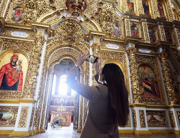 Як Лора Лумер досліджувала Києво-Печерську лавру після удару РФ: вражаючі кадри