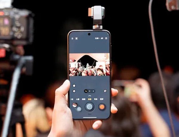 Honor Robot Phone: 200 МП камера та потужний чип — смартфон, що вас вразить