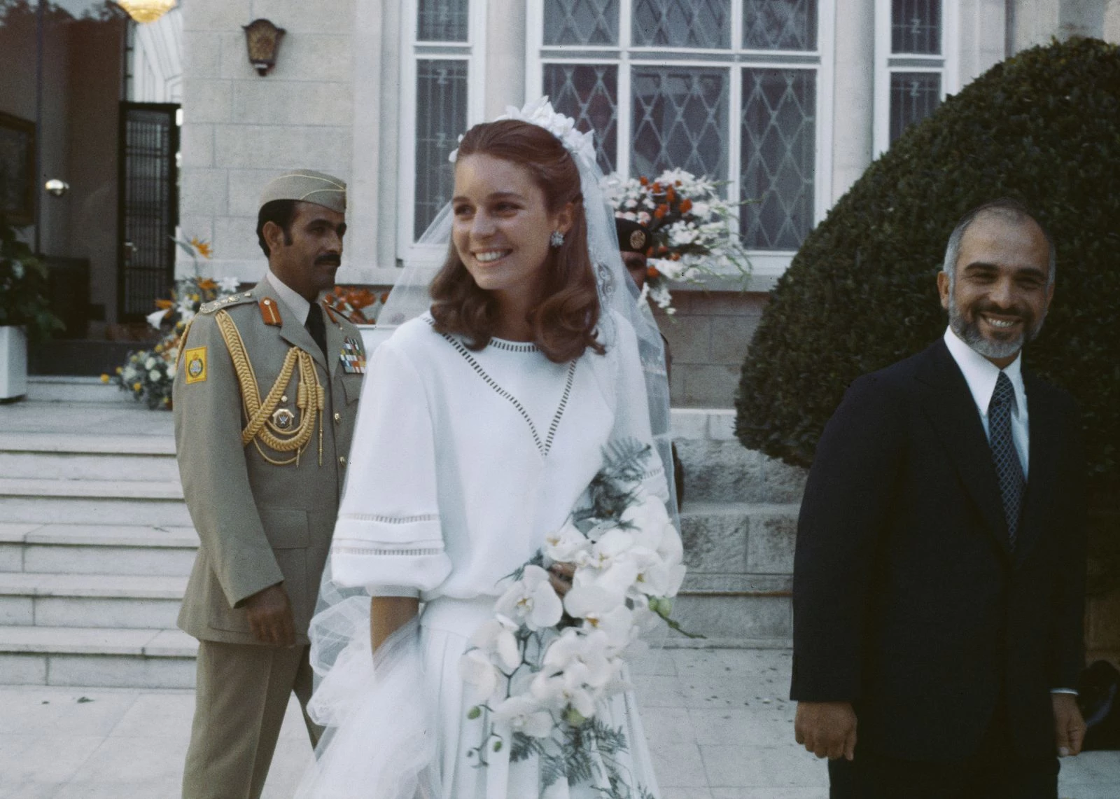 9 культових весільних суконь Dior, що вразили світ моди 15 9 культових весільних суконь Dior, що вразили світ моди5