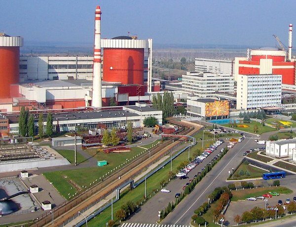 Південноукраїнська АЕС: 11 дронів пролетіли повз, але станція працює без збоїв