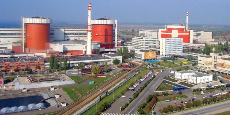 Південноукраїнська АЕС: 11 дронів пролетіли повз, але станція працює без збоїв 22 Південноукраїнська АЕС: 11 дронів пролетіли повз, але станція працює без збоїв 22