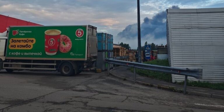 Вибухи на нафтопереробному заводі в Ярославі: потужна атака, що триває (фото) 3