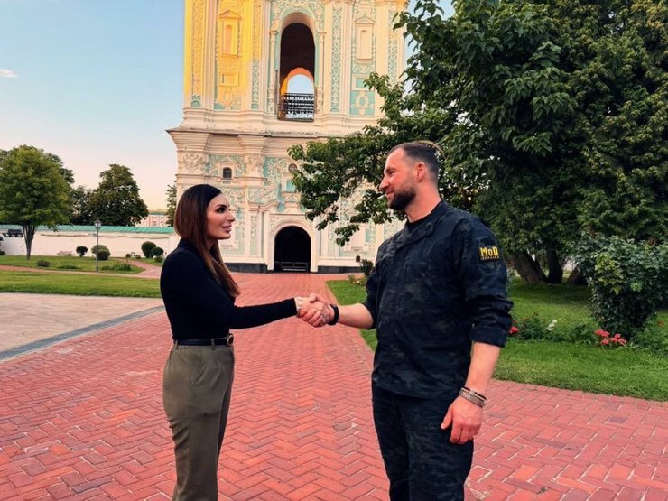 Євгеній Хмара назвав рік, коли прагне завершити війну заради майбутнього синів 4 Євгеній Хмара назвав рік, коли прагне завершити війну заради майбутнього синів 4