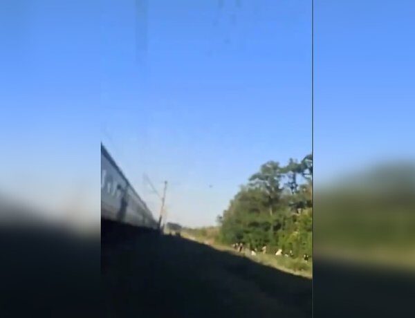 Росія атакувала потяг: Запоріжжя під ударом, кадри воєнних злочинів – дивіться відео