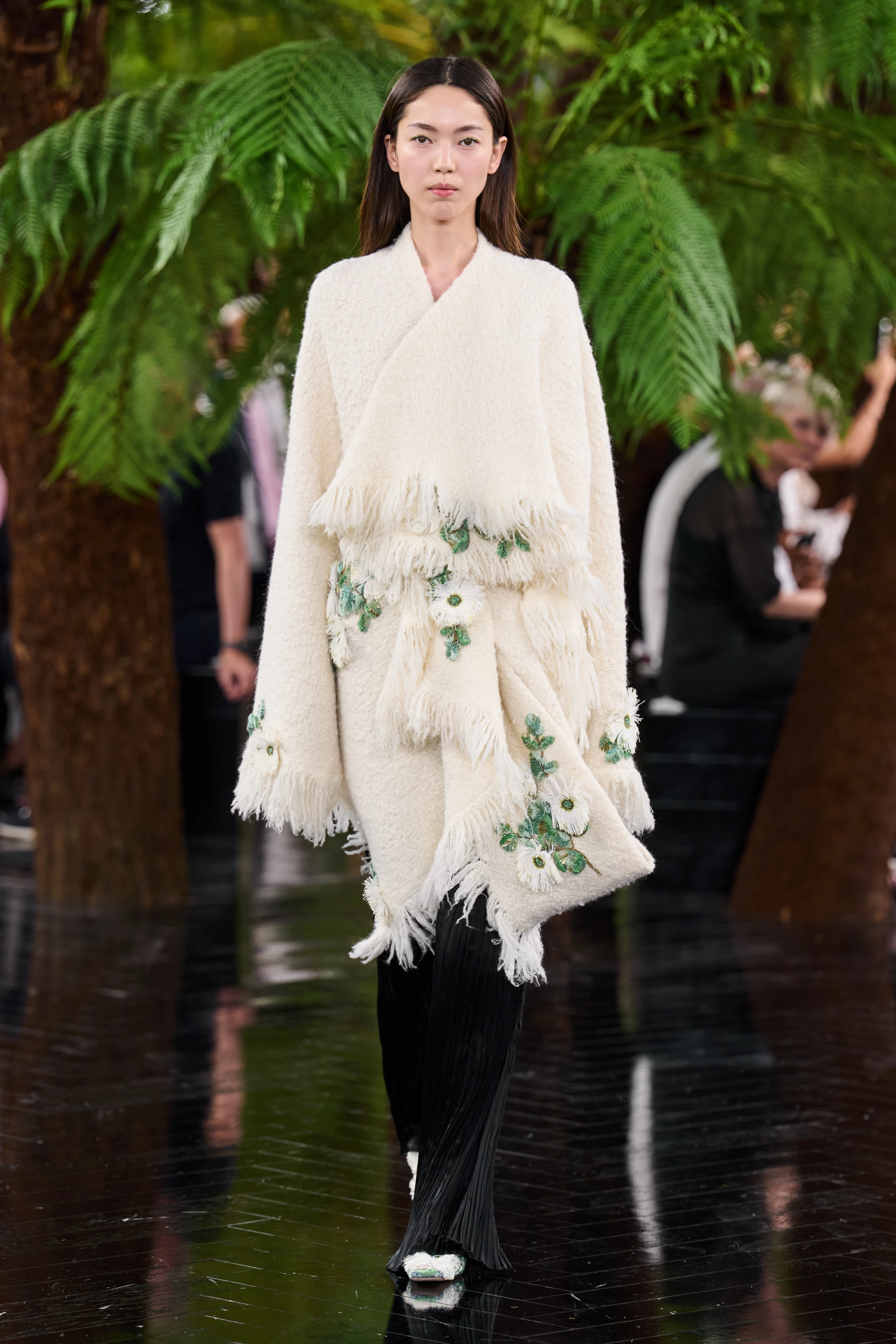 Dior Couture Осінь-Зима 2026/2027: Одяг, що оживляє природу 29 Dior Couture Осінь-Зима 2026/2027: Одяг, що оживляє природу14
