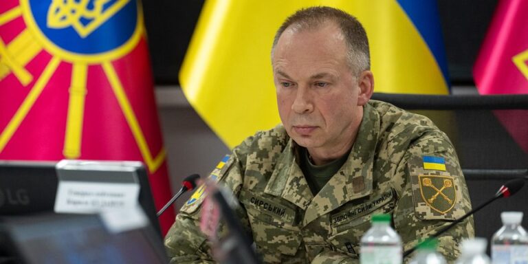 Зеленський обирає нового головнокомандувача: кого розглядають на зміну Сирському 21 Зеленський обирає нового головнокомандувача: кого розглядають на зміну Сирському 21