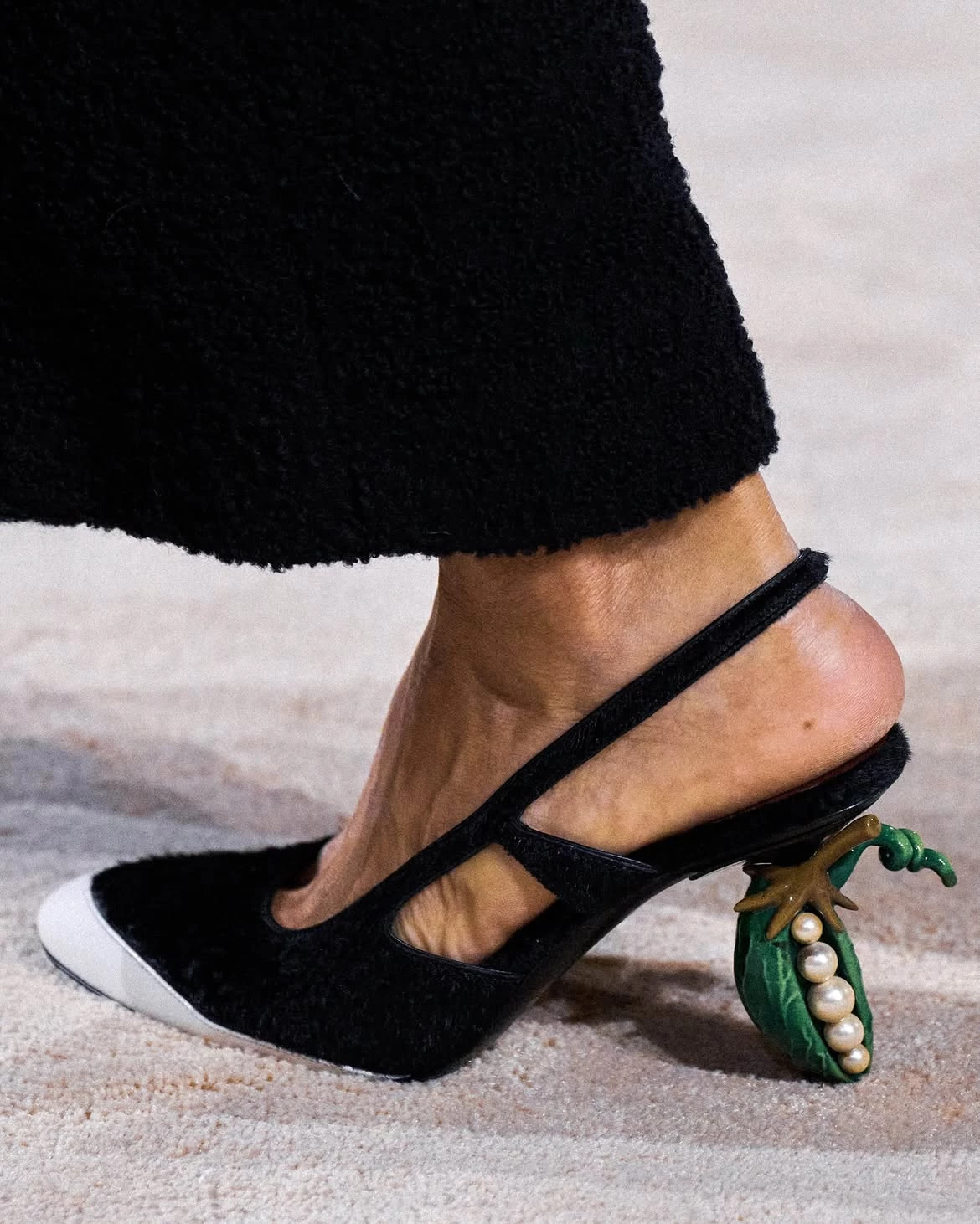 Chanel зачаровує Париж: казкові туфлі підкорюють високу моду 19 Chanel зачаровує Париж: казкові туфлі підкорюють високу моду8