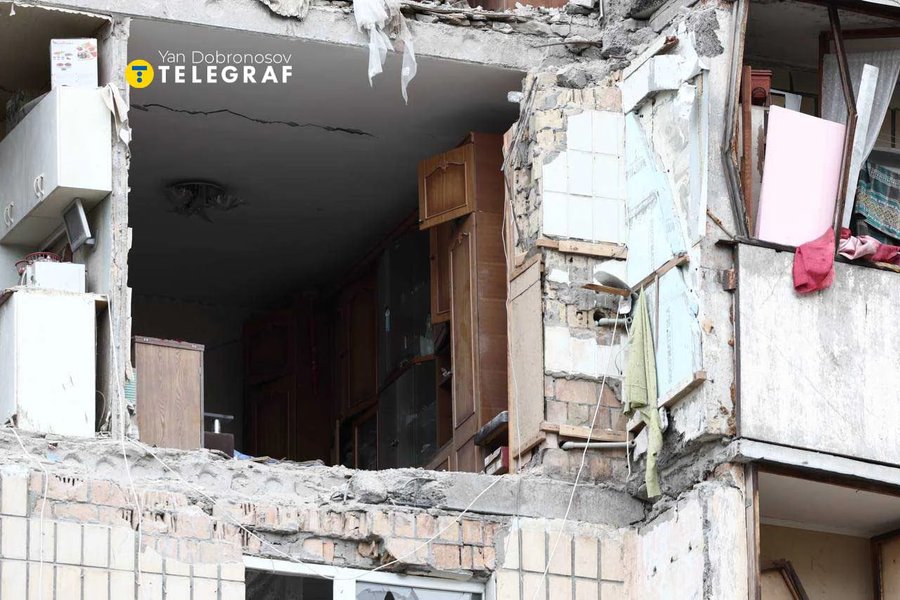 Наслідки нічної атаки РФ: Київ та Вишневе під ударом — фоторепортаж 21 Наслідки нічної атаки РФ: Київ та Вишневе під ударом — фоторепортаж 21