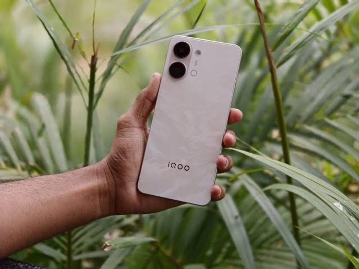 Бюджетні смартфони 2026: обираємо гідні моделі від Motorola, Realme, iQOO 8