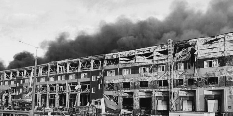 Війська РФ зруйнували склад видавництва "Книголав" під час обстрілу 19 липня. 21 Війська РФ зруйнували склад видавництва "Книголав" під час обстрілу 19 липня. 21