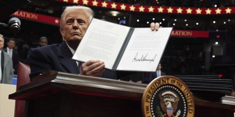 Трамп схвалює "пекельні" санкції проти РФ: що це означає 15