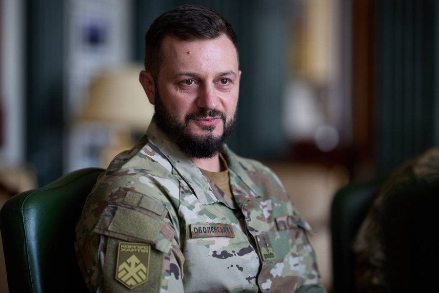 Зміна лідерства: Зеленський проводить стратегічні консультації з військовим командуванням 13 Зміна лідерства: Зеленський проводить стратегічні консультації з військовим командуванням 13