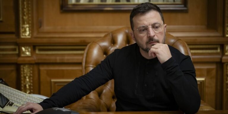 Президент подовжив воєнний стан: діє до 31 жовтня 15 Президент подовжив воєнний стан: діє до 31 жовтня 15