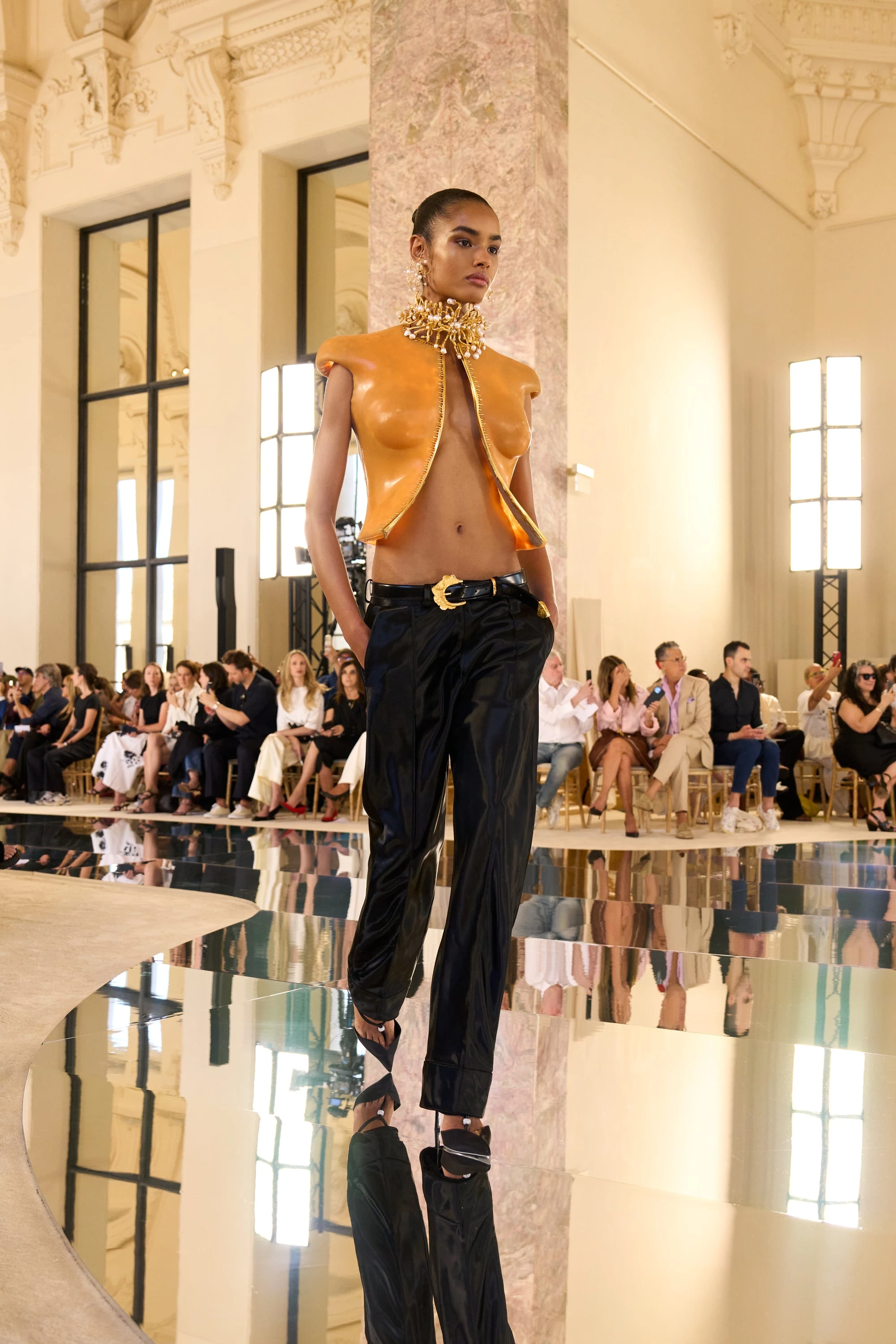 Schiaparelli: Колекція, що переосмислює моду як мистецтво5