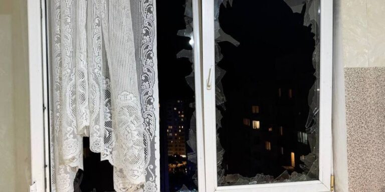 Одеса під ударом: влучання в житловий комплекс та гіпермаркет – фото наслідків 14 Одеса під ударом: влучання в житловий комплекс та гіпермаркет – фото наслідків 14