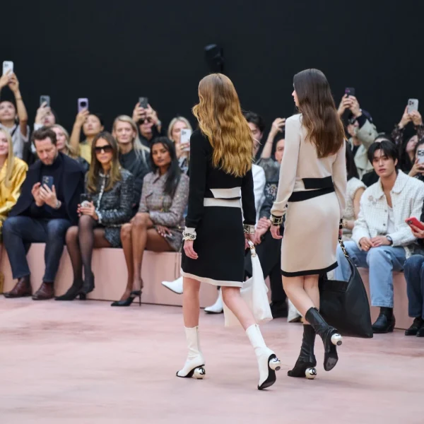 Чоботи на підборах-кулях: Chanel задає осінній тренд 2026